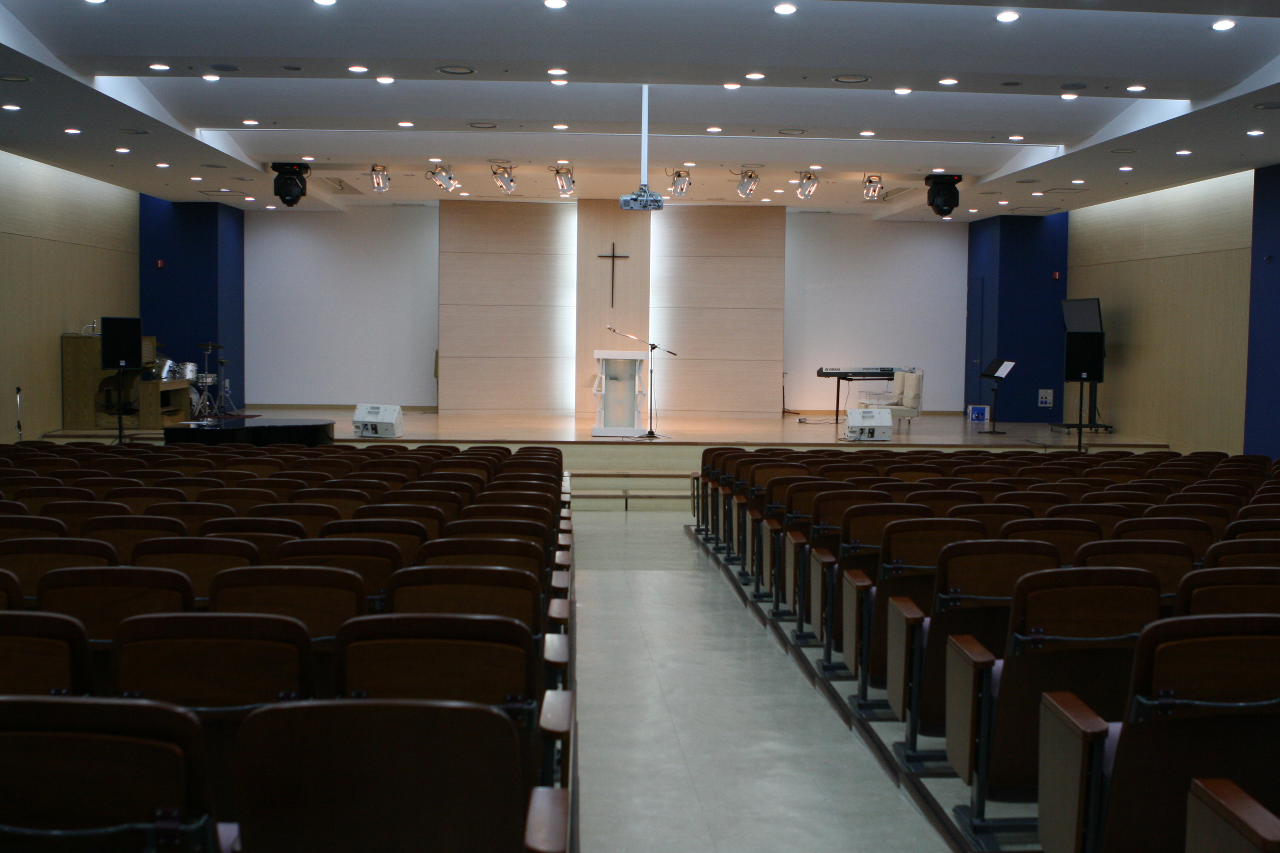 래인보우 아트홀